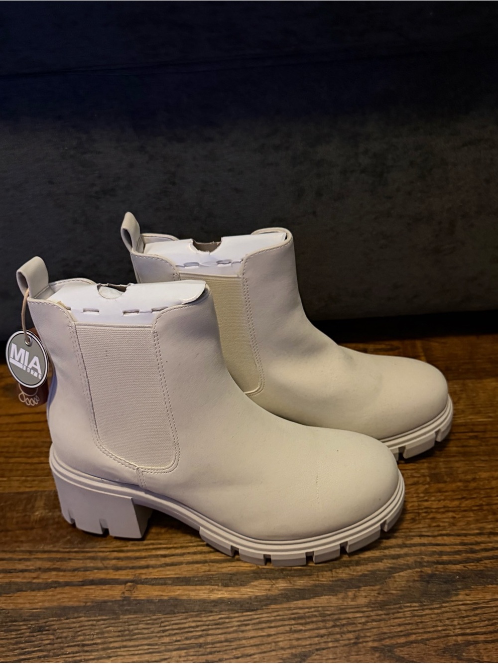 MIA Off White Chunky Chelsea Booties 7.5 New
